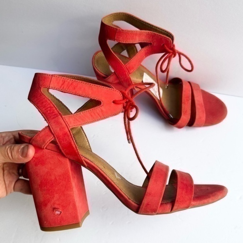 Gianni Bini thick heel lace open toe sandals